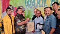 Pasangan Berlian Kembali Mengambil Formulir Pendaftaran Bacabup Dan Bacawabup Di DPD Partai Golkar