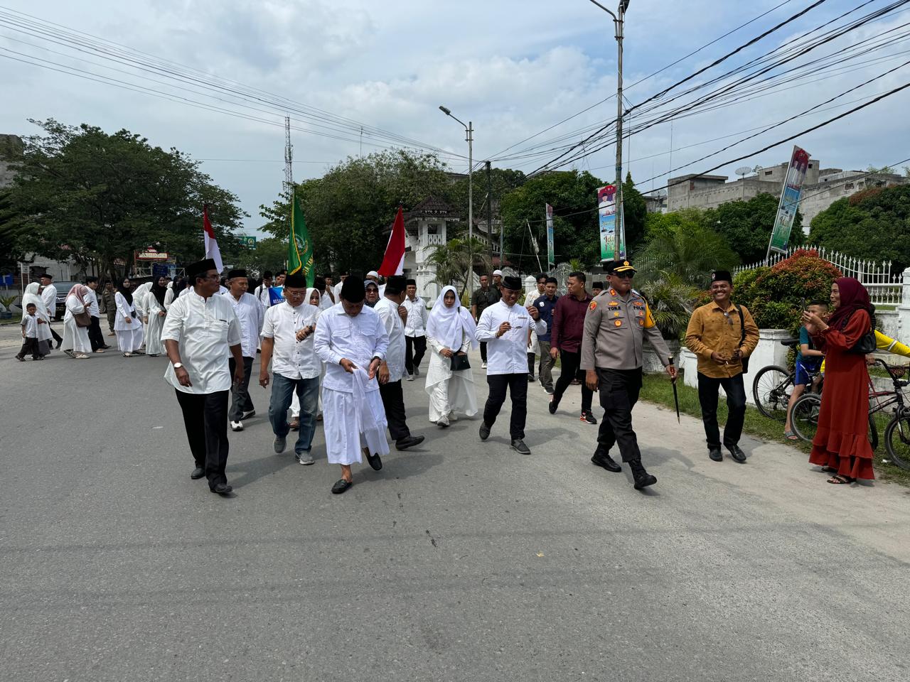 Walikota Tanjung Balai H Waris Tholib melaksanakan Pawai Ta'aruf MTQ Ke-56 Tingkat Kotamadya.