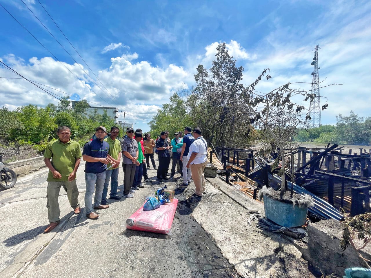 Pemkab Meranti Salurkan Bantuan Korban Kebakaran Rumah di Tanjung Samak