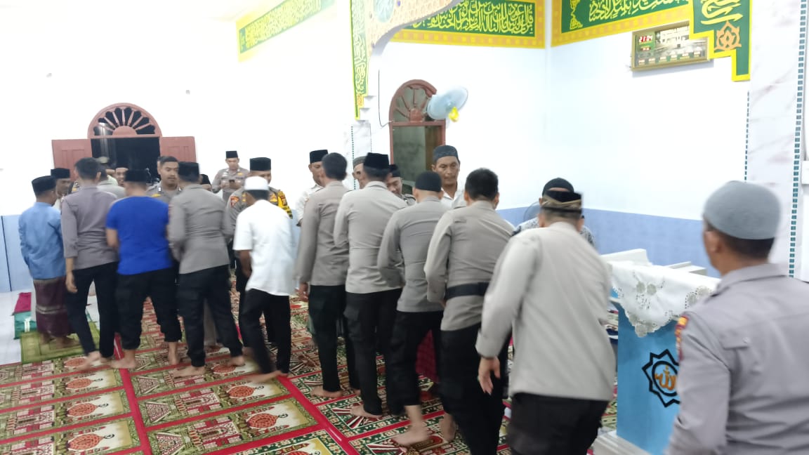 Ops Tertib Ramadhan LK 2024 : Polres Meranti  Pelaksnaan Sholat Tarawih  Dengan Khusuk