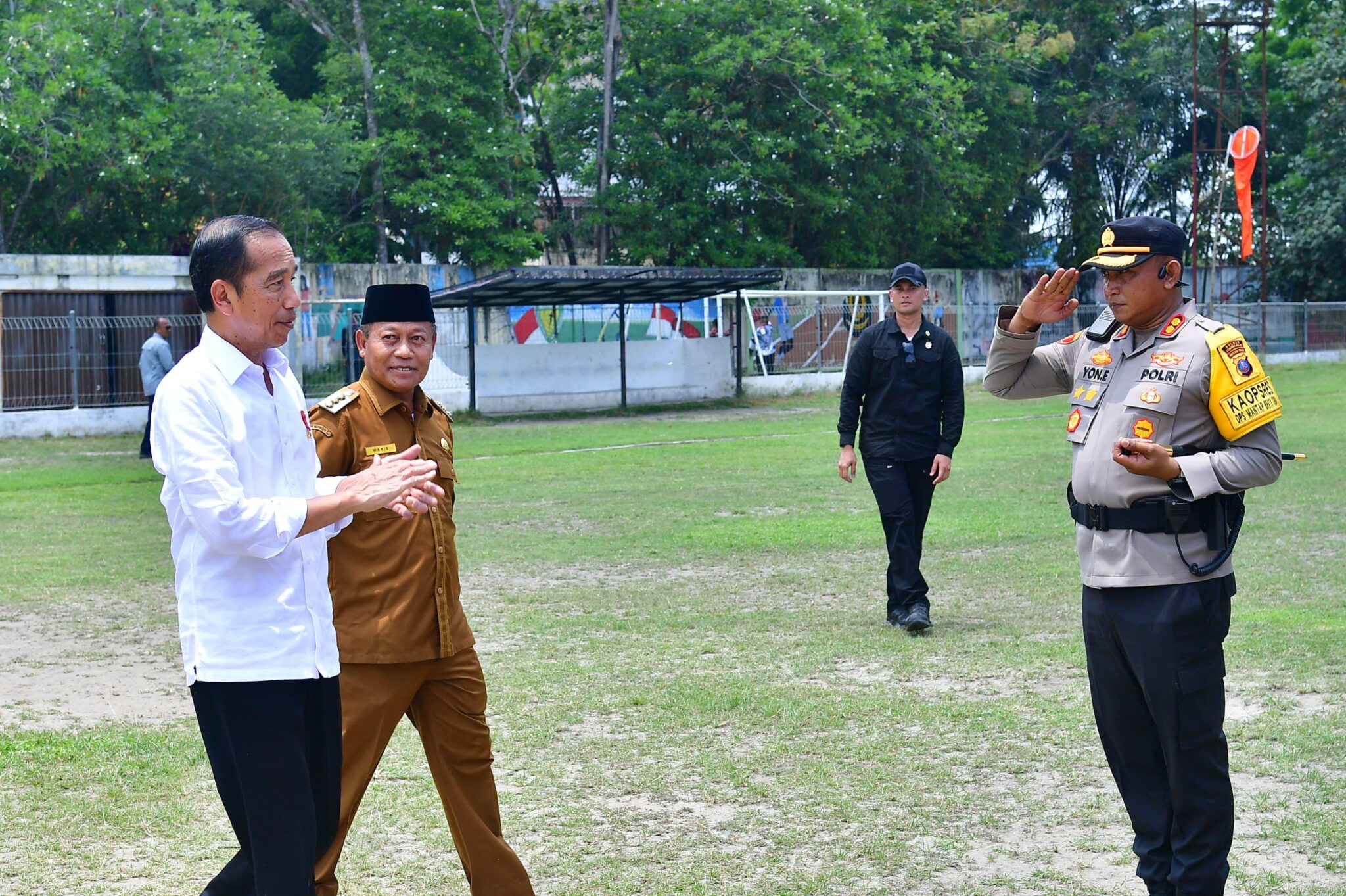 Kapolres Tanjung Balai Sambut Kedatangan Presiden Joki Widodo Dalam Kunjungan Kerja