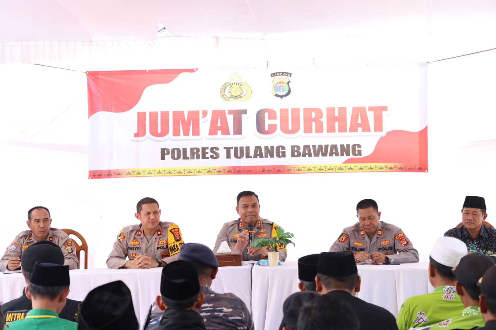 Gelar Jum'at Curhat, AKBP James Sebarkan Nomor Hotline dan Ajak Warga Menjadi Polisi Bagi Diri Sendiri