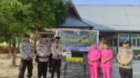 Bulan Penuh Berkah Bhayangkari Polsek TTB Bagikan Takjil ke Pengguna Jalan