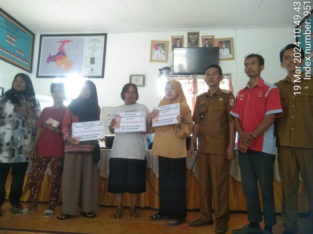Kepti Yantoni Salurkan BLT-DD Ke 10 kPM Tahun 2024