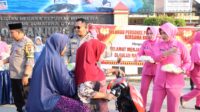 Ramadhan Penuh Berkah, Polres Tanjung Balai Berikan Ribuan Bungkus Takjil Gratis dan Puluhan Helm Bagi Masyarakat Pengguna Jalan