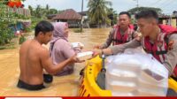 Kapolres Sarolangun, Pimpin Evakuasi dan Berikan Bantuan Kepada Korban Banjir