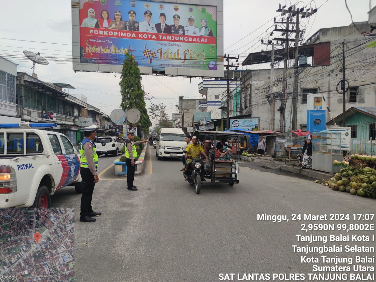 Cegah Kemacetan di Lokasi Pasar Tumpah Menjelang Berbuka Puasa, Sat Lantas Polres Tanjung Balai Laksanakan Pengaturan