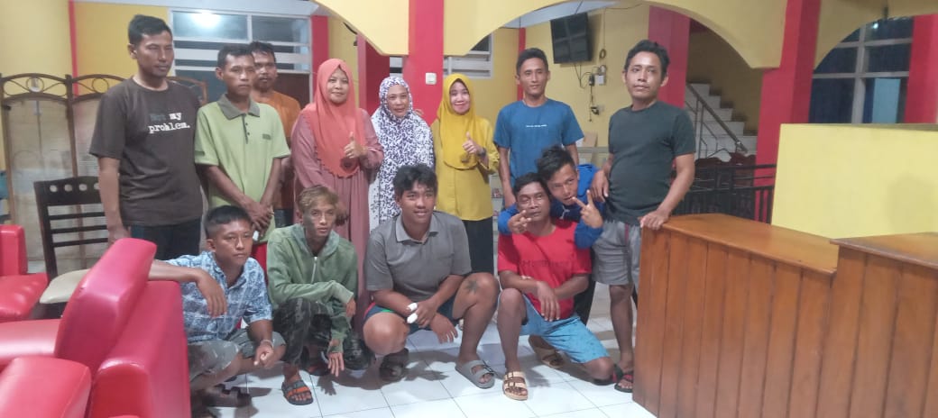 Suasana Haru dan Sendu Warnai Detik Detik Pemulangan Korban KM. Yuiee Jaya II