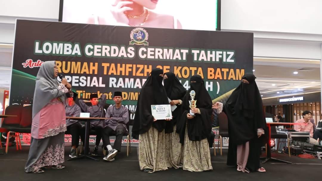 Santriwati Pondok Thafidz Al Quran Innayah Batam Meraih Juara 3 Cerdas Cermat Tingkat SMP Kota Batam