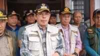 Wali Kota Sungai Penuh Ahmadi Pantau Banjir dan Serahkan Bantuan