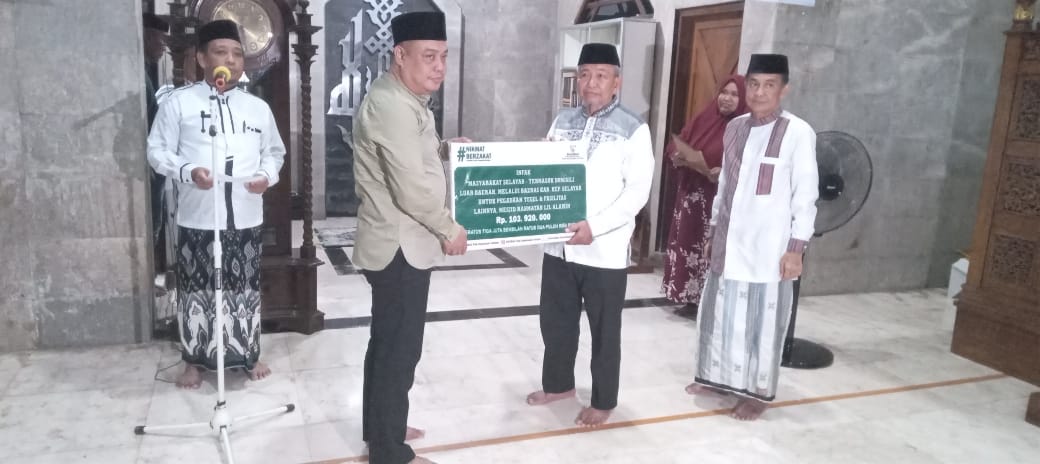 Baznas Selayar Serahkan Titipan Donasi Pembangunan Masjid Rahmatan Lil Alamin