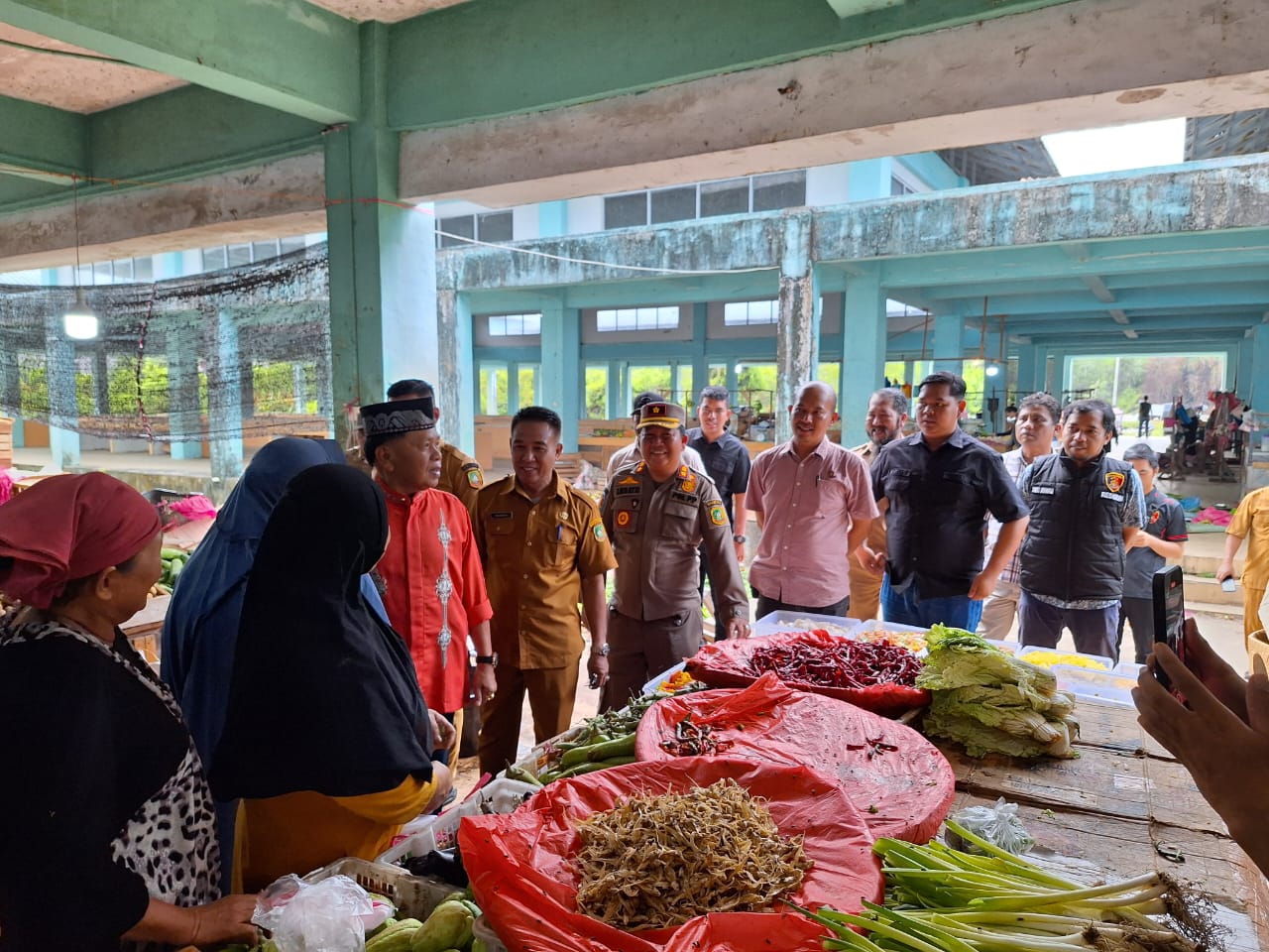 Plt Bupati Bersama Polres Kepulauan Meranti Turun Kepasar Pastikan Stok dan Harga Pangan Aman