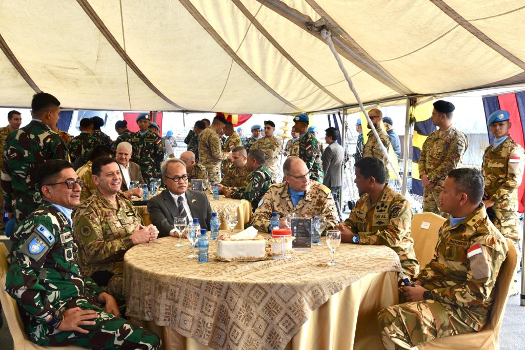 KRI Frans Kaisiepo-368 Dianugerahi Letter of Commendation Dalam Transfer of Authority Ke KRI Diponogoro-365