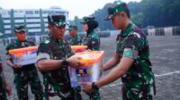Panglima TNI Serahkan Bingkisan Lebaran Kepada Prajurit dan PNS