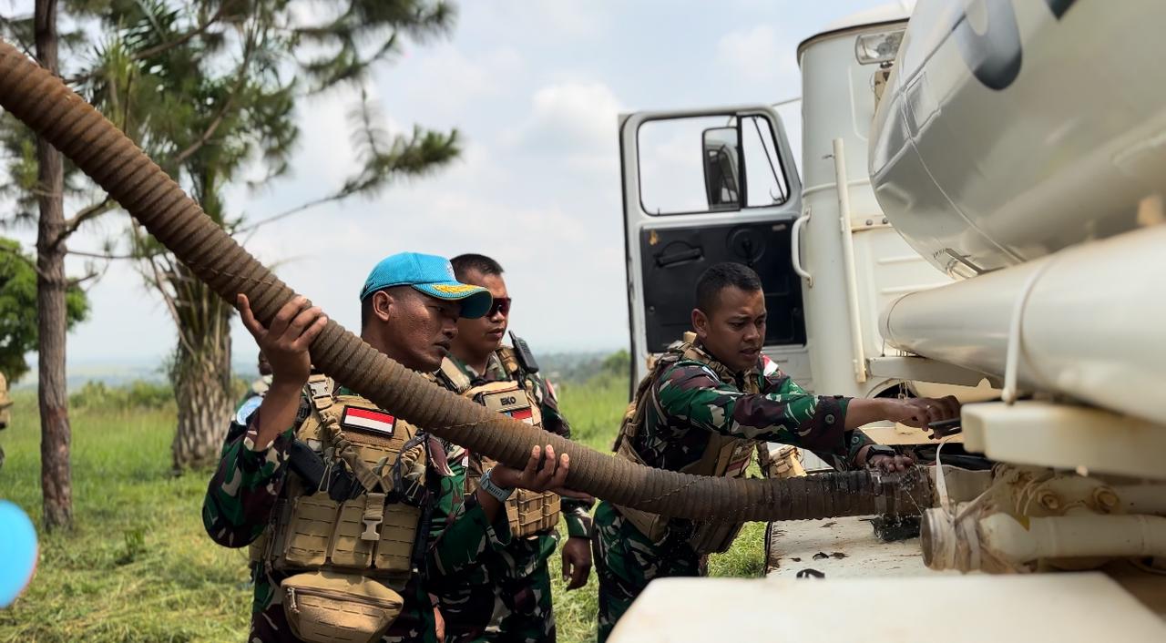 Responsif, Satgas Indo RDB Bantu Warga Yang Alami Kesulitan Air Bersih