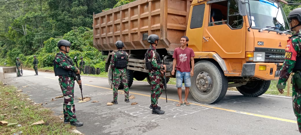 TNI Satgas Yonif 407/PK Laksanakan Swiping Rutin Demi Keamanan,Tujuan Mencegah Keluar Masuk Barang Ilegal