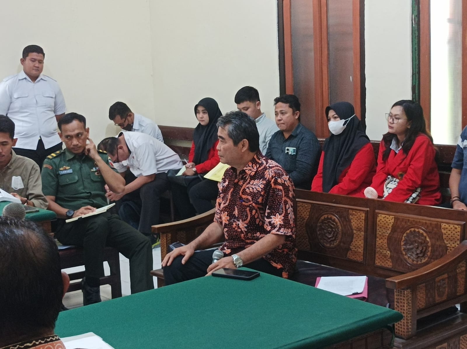 Dr.Krisnadi, Lektor Kepala UNTAG Surabaya Seakan Patahkan Dalil Dibuat Ahli Ellen Sulistyo