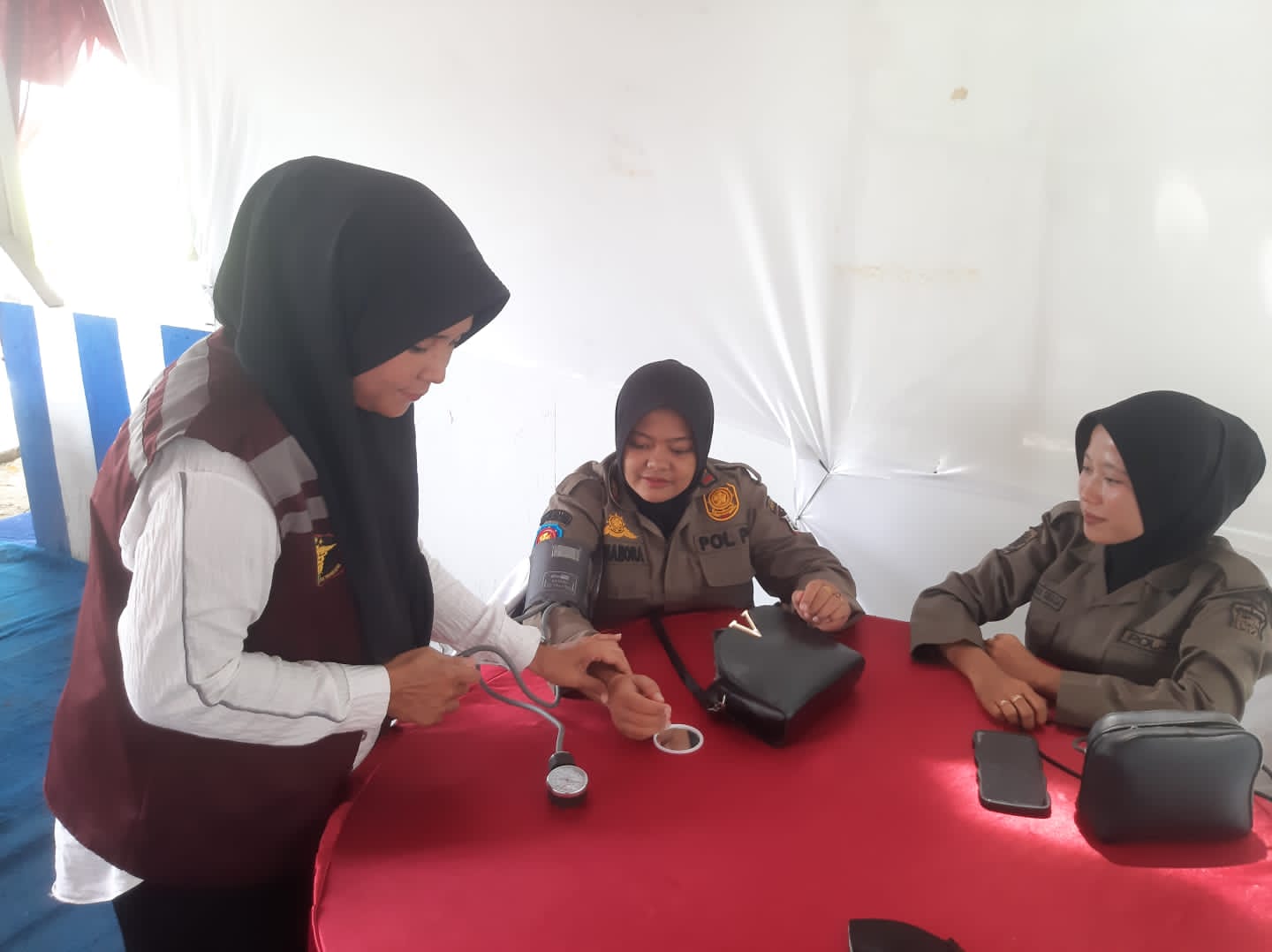 Pastikan Personel Pos PAM ketupat Toba 2024 Tetap Sehat, Sie Dokkes Polres Tanjung Balai Laksanakan Pemeriksaan Kesehatan