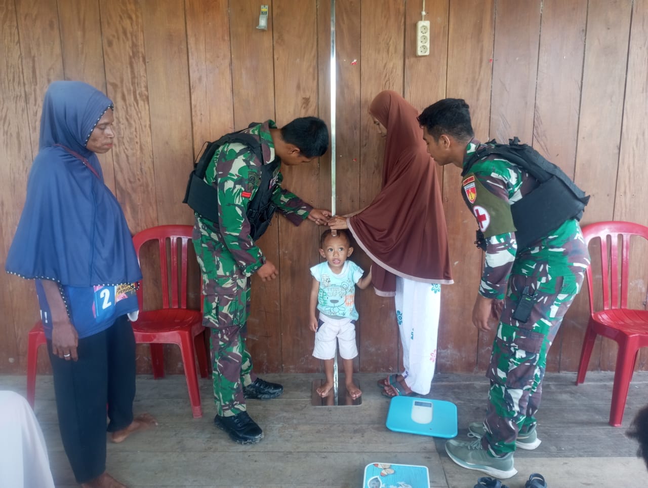Puskesmas Distrik Kamundan Gelar Bakti Kesehatan Bersama Anggota Satgas Pamtas Yonif 407/PK