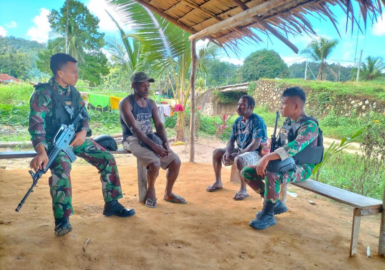 Satgas Yonif 407/PK Laksanakan Binaan Teritorial Lewat Komsos, Dalam Rangka menjalin Silaturahmi TNI Bersama Masyarakat