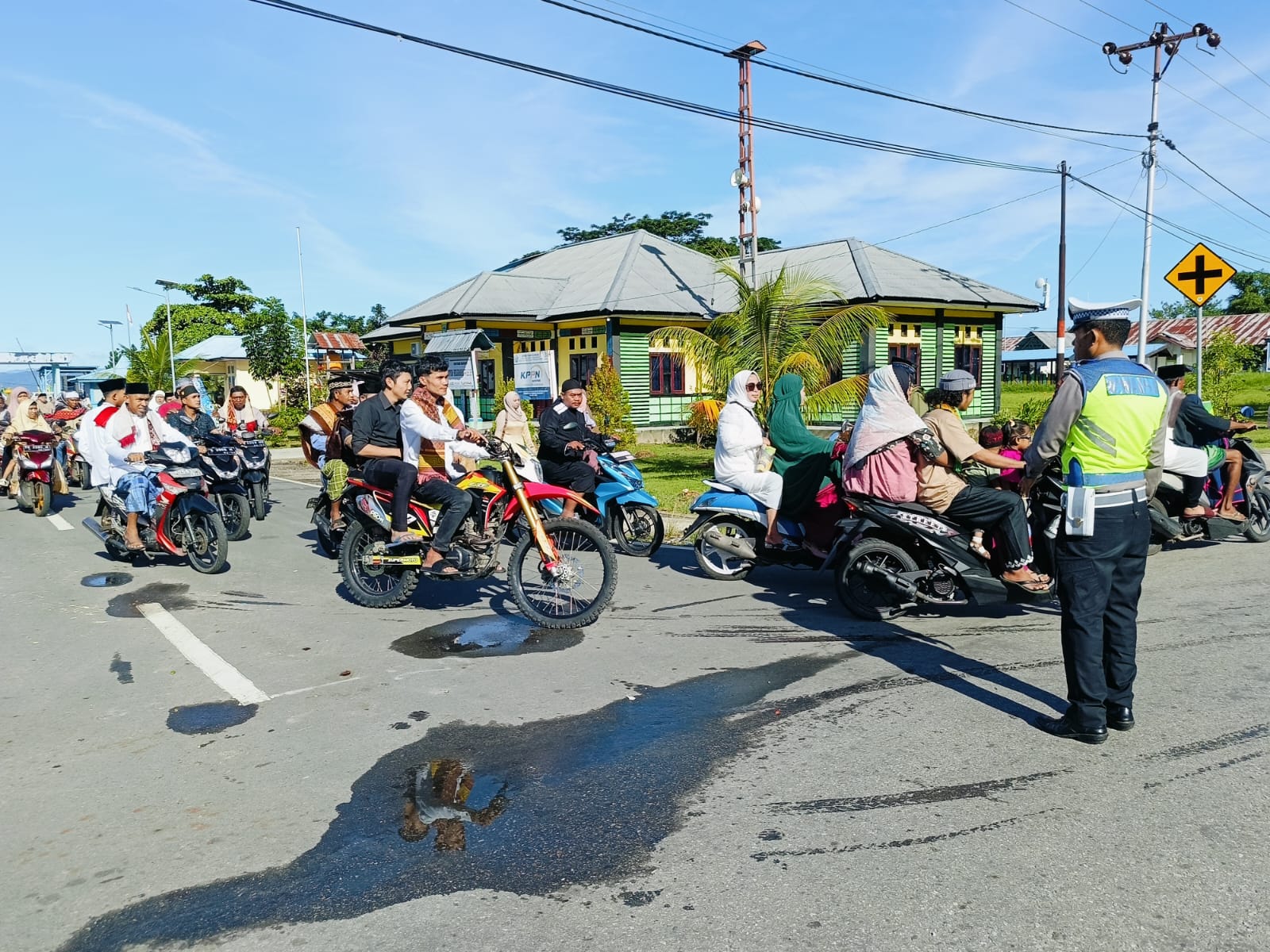 Pengamanan Shalat Ied di Kab. Teluk Wondama oleh Satuan Lalu lintas Polres Teluk Wondama
