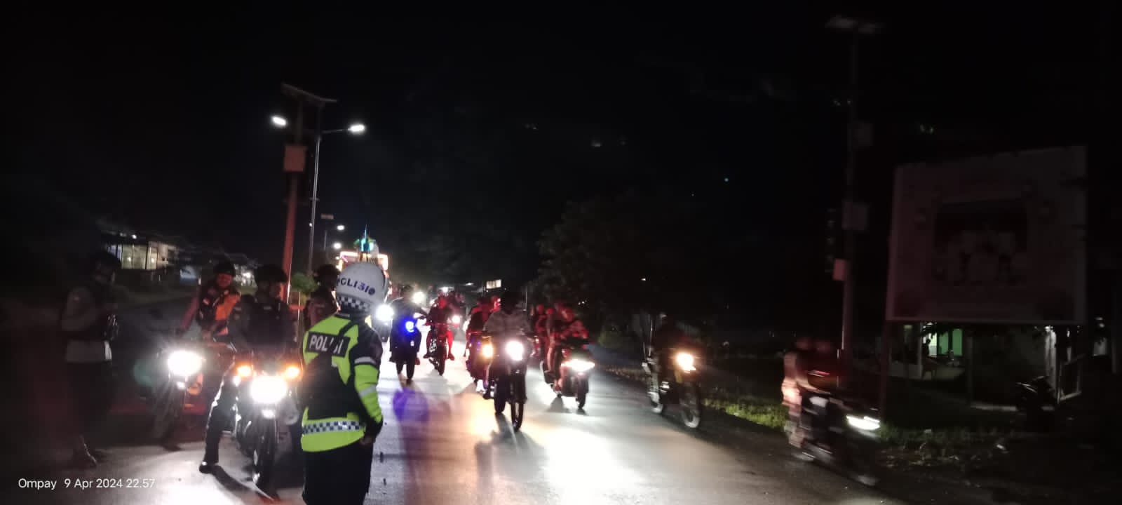 Kegiatan Pamwal dan Gatur Lalin Pawai Takbiran oleh Sat. Lalu lintas di Kabupaten Teluk Wondama