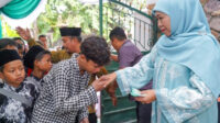 Ketua Umum PP Muslimat NU Khofifah Gelar Open House di Jemursari