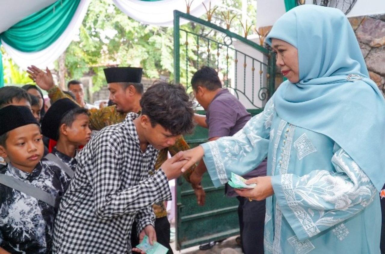 Ketua Umum PP Muslimat NU Khofifah Gelar Open House di Jemursari