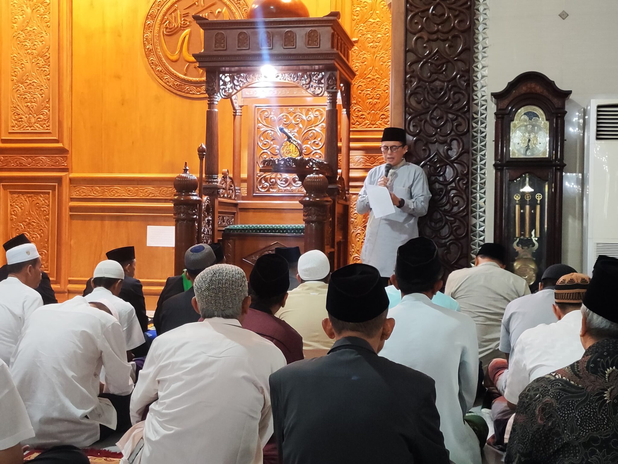 Laksanakan Sholat Idul Fitri di Masjid Agung Darussalam, Pj Bupati Bojonegoro: Momen Menumbuhkan Kepekaan Sosial