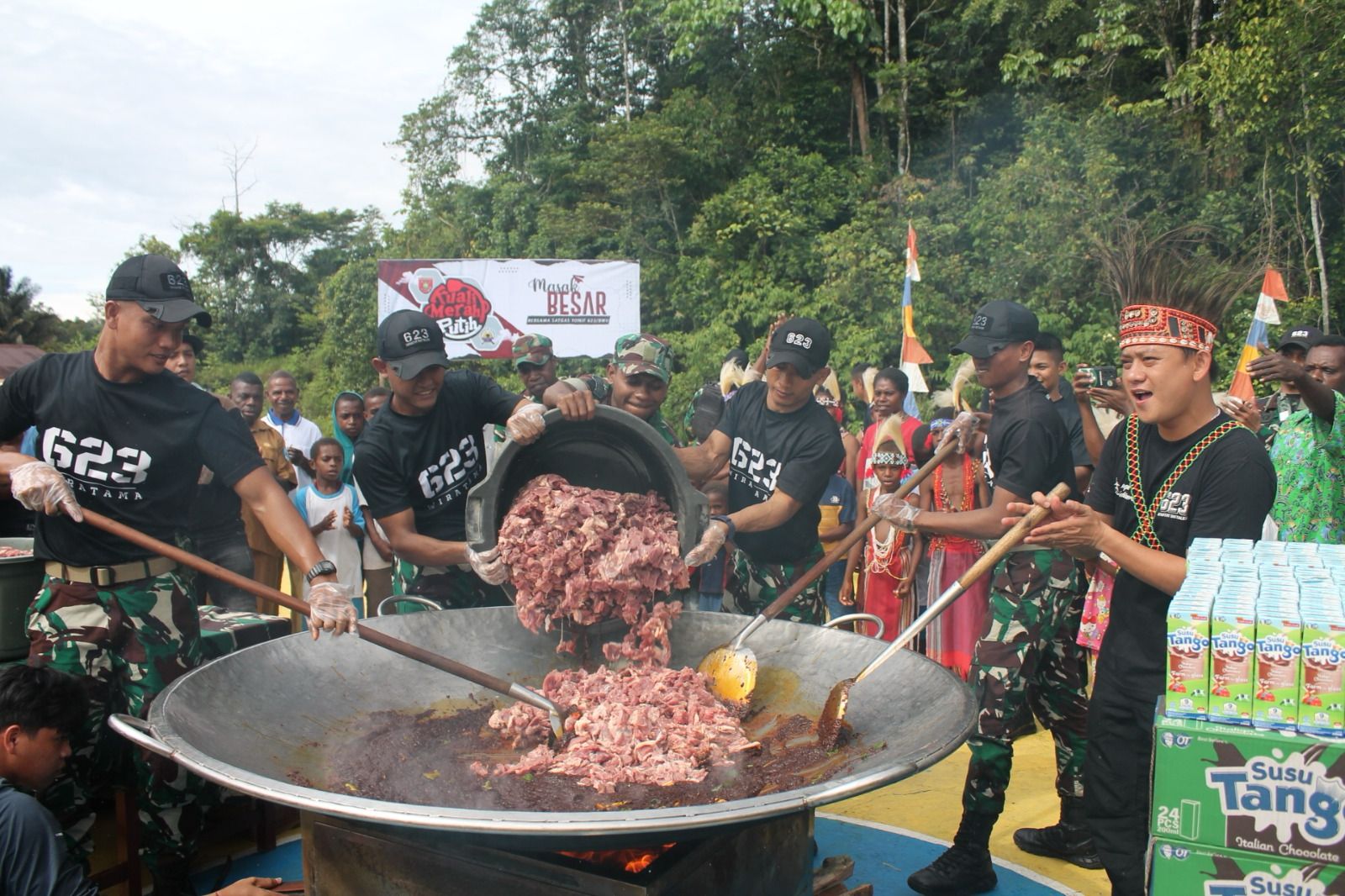 Misi Kuali Merah Putih Bobon Santoso Menembus Daerah Rawan di Kabupaten Maybrat, Bersama Satgas Yonif 623/BWU