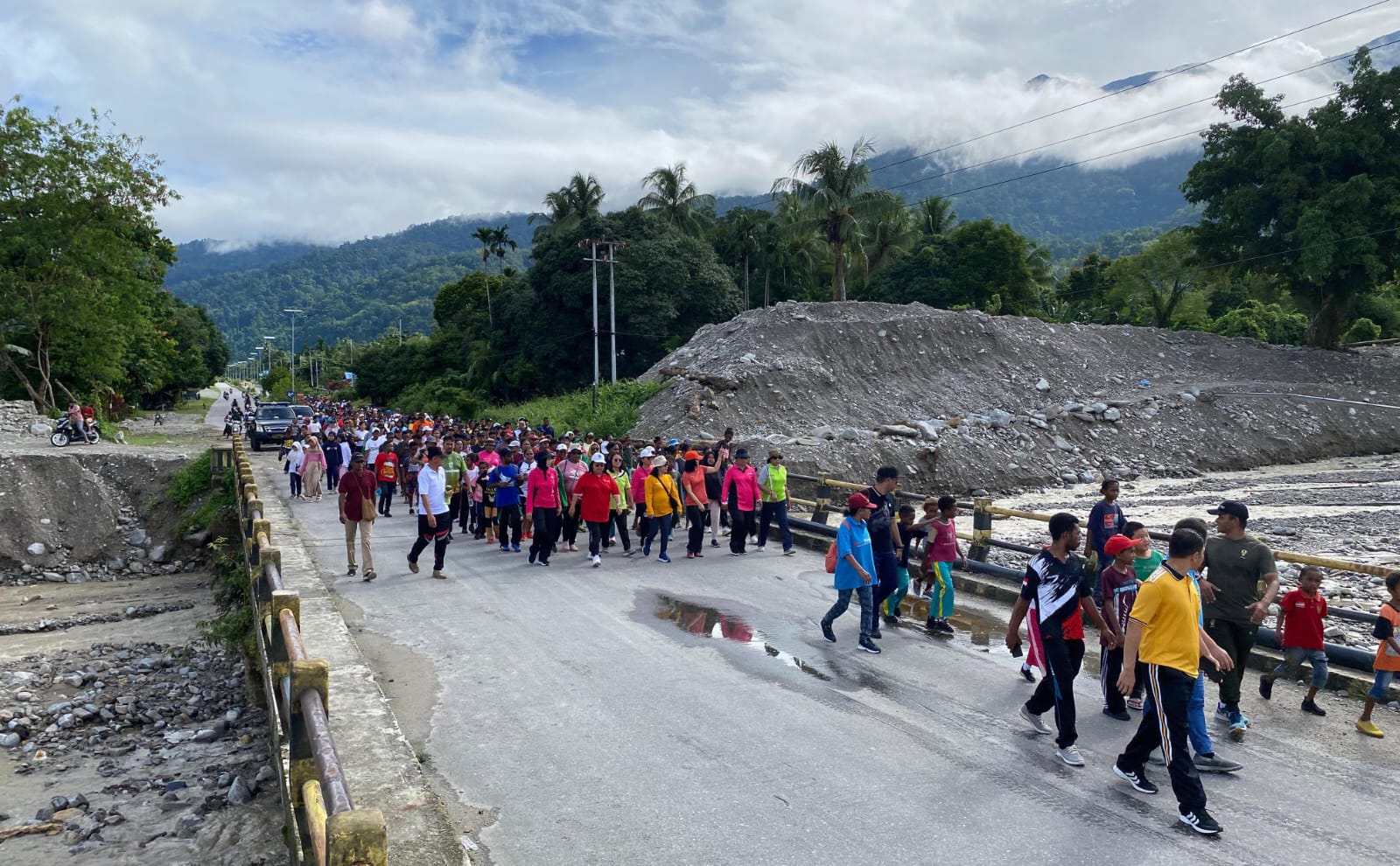 Kapolres Teluk Wondama Hadiri Jalan Santai HUT Kabupaten Teluk Wondama Ke-21