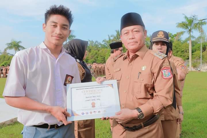 Walikota H Waris Tholib Melak melaksanakan Apel Pagi Gabungan Perdana Awal Tahun 2024 Di Kota Tanjungbalai.