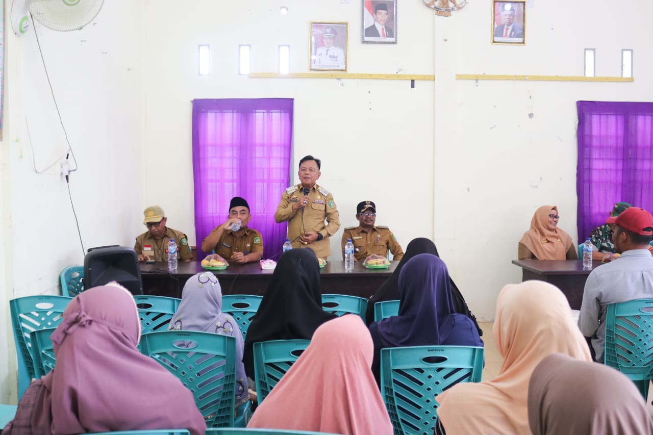 Salurkan 165 Paket Sembako Pemkab Meranti ,Untuk Warga Terdampak Banjir di Alahair Timur
