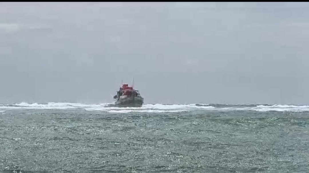 KM. Maxam 5 Terjebak di Kawasan Taka Dangka Menunggu Proses Evakuasi