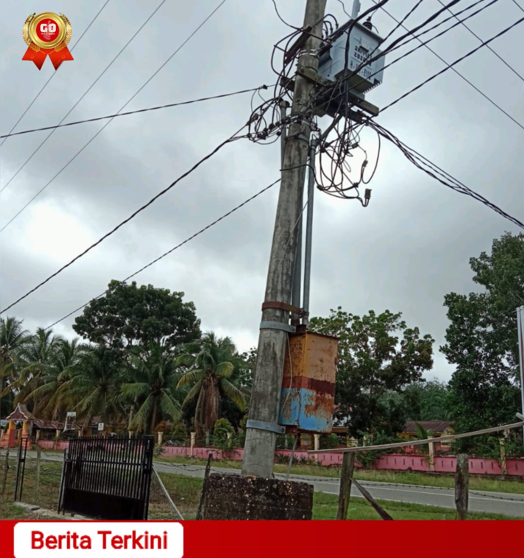 Membuat Masyarakat Cemas dan Resah Akibat Kabel Listrik yang Melintang Jalan Raya