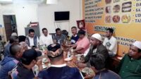 Anies Baswedan Sholat Jumat di Masjid Sultan Mahmud Riyat Shah Kota Batam
