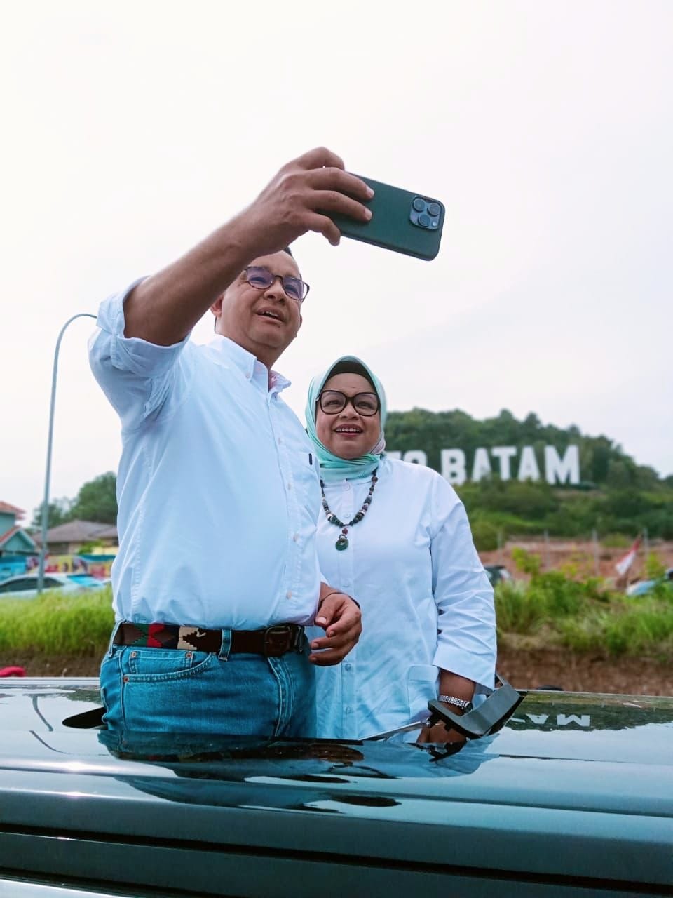 Anies Baswedan Saat Kampanye Selfei di Landmark Welcome To Batam
