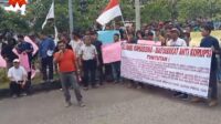 Pendemo Minta Kejari Tebo Tangkap dan Tahan kades SY