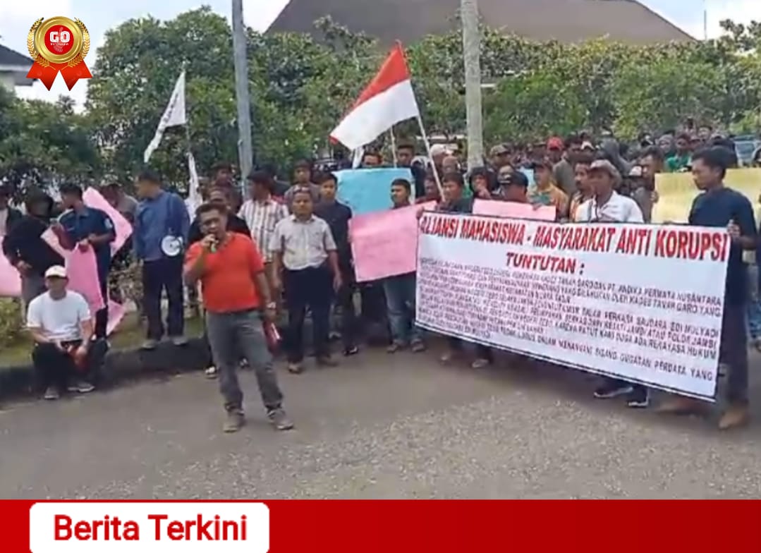 Pendemo Minta Kejari Tebo Tangkap dan Tahan kades SY
