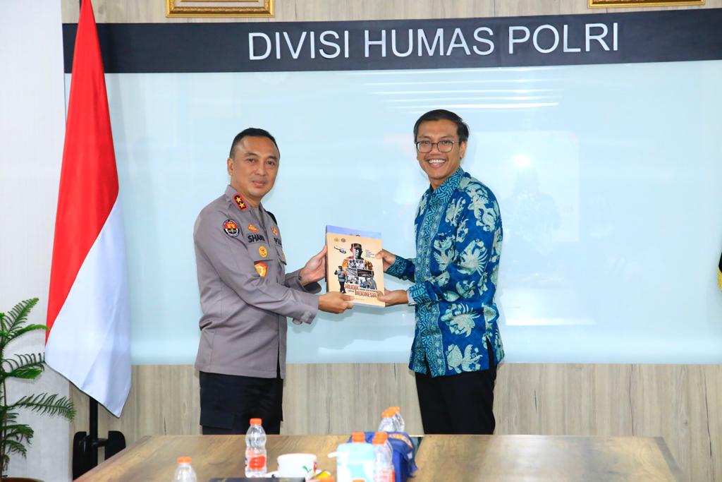 Humas Polri dan CNBC Melakukan  Audiensi,  Rangka  Memperkuat Kolaborasi Edukasi Masyarakat