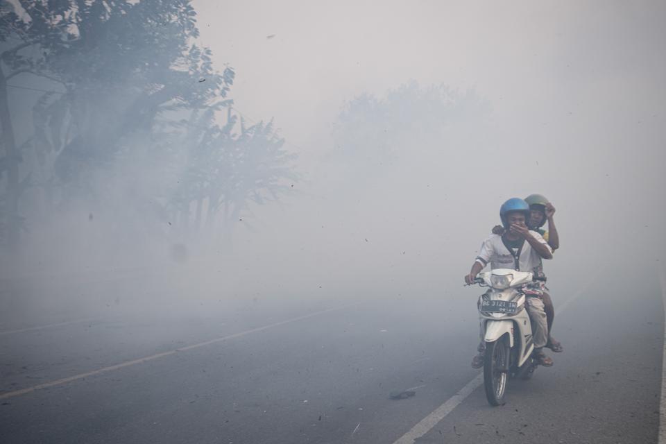 Gumpalan Kabut Putih dari Arah Gunung Larantuka Buat Cemas Warga Pasilambena