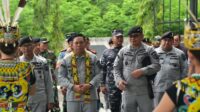 Tinjau Lahan di Kalimantan, Kepala Bakamla RI Disambut Burung Enggang
