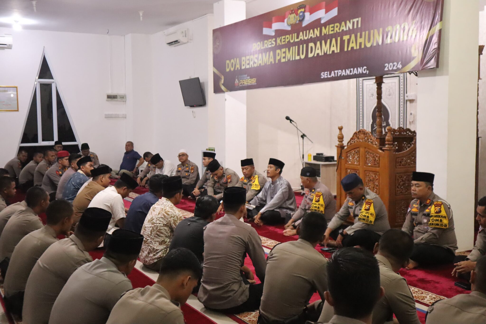 Dengan Hikmah dan Khusuk AKBP Kurnia Setyawan SH S I K Lakukan Doa Bersama Pemilu Damai 2024