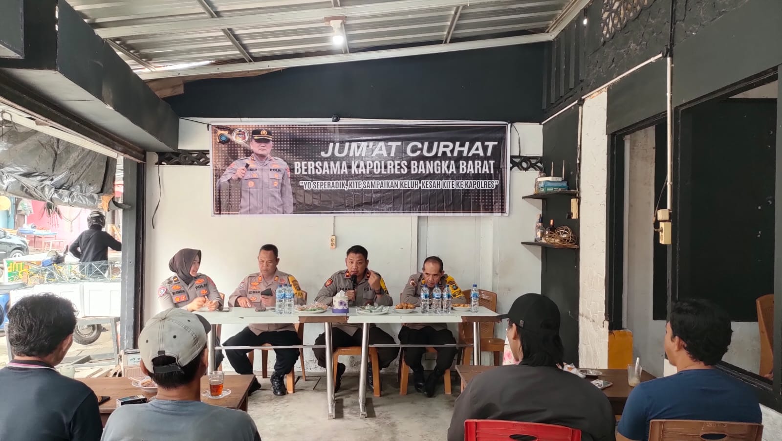 Polres Bangka Barat Gelar Program Jumat Curhat Di Warkop Angga ,Tampung Keluhan Warga Muntok