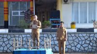 Sekda Nias Utara Bertindak Pada Penaikan Bendera Merah Putih Di Lingkup Pemerintah Kabupaten Nias Utara