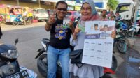 TPD AMIN Kepri Membagi-Bagi Stiker dan Pin Capres 01 Anies Muhaimin di Pasar MB2 Batam Center