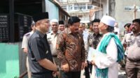 Wali Kota Surabaya Dampingi Menteri ATR/BPN Serahkan Sertifikat Tanah Wakaf di Ponpes An-Najiyah Sidosermo