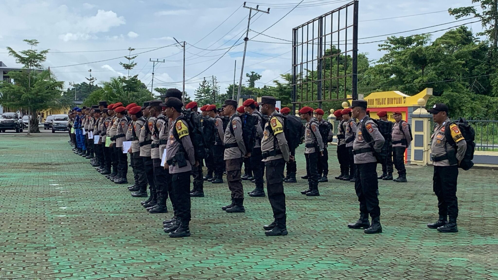 polres teluk Bintuni laksanakan apel kesiapan dalam Rangka Pengamanan Pesta Demokrasi Pemilu 2024