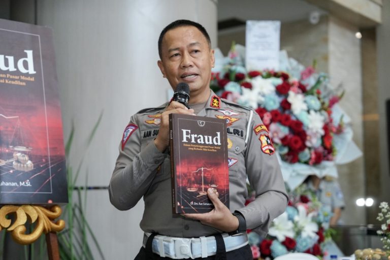 Bertepatan Hari Ulang Tahun Ke- 57 Kakorlantas Polri, Irjen Pol Aan Suhanan Melaunching Buku "Fraud Dalam Pasar Modal'