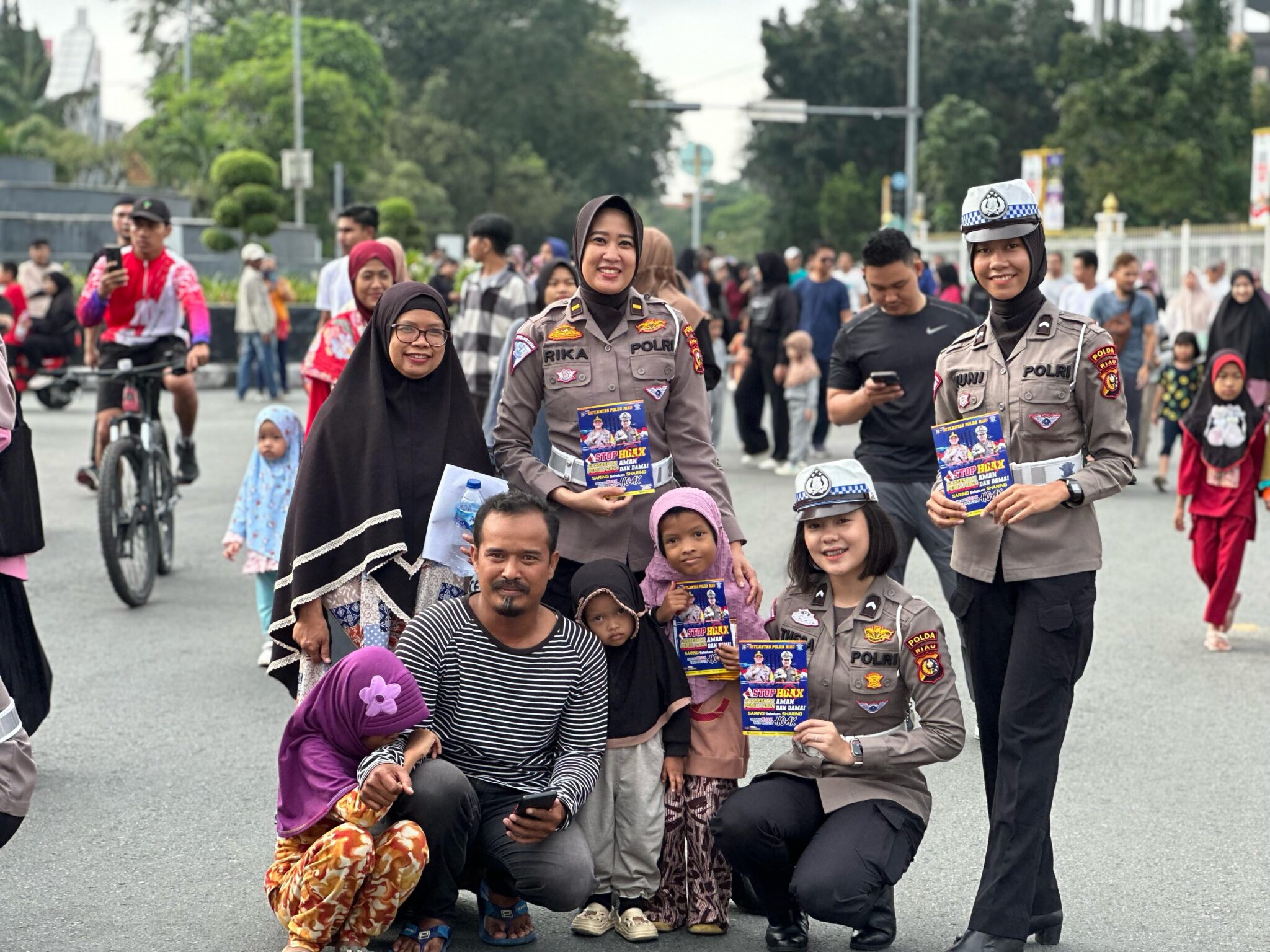 "Cooling System” Polwan Ditlantas Polda Riau libatkan para pengunjung Car Free Day